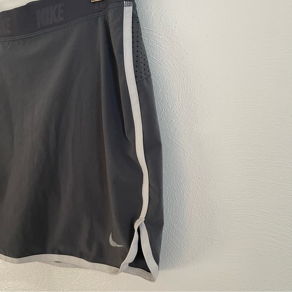 Nike Dri-Fit Gray Golf Skort size medium EUC back pocket air venting - Picture 8 of 14